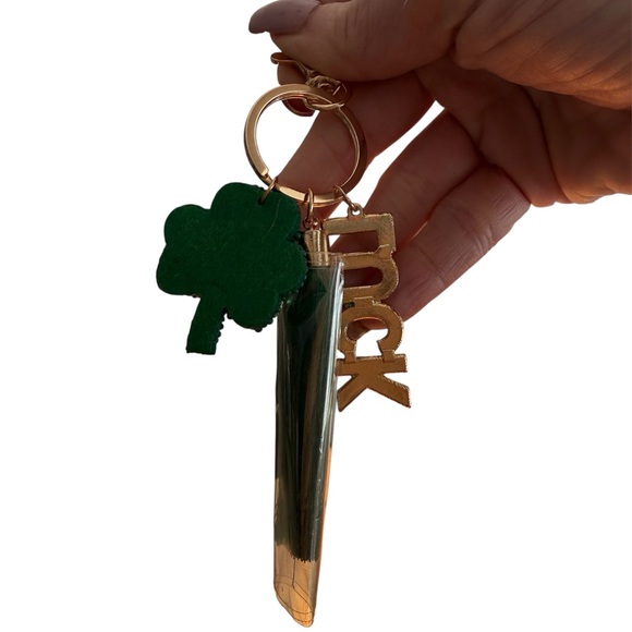 St. Patrick’s Day beaded for a leaf clover bag charm - Picture 2 of 2